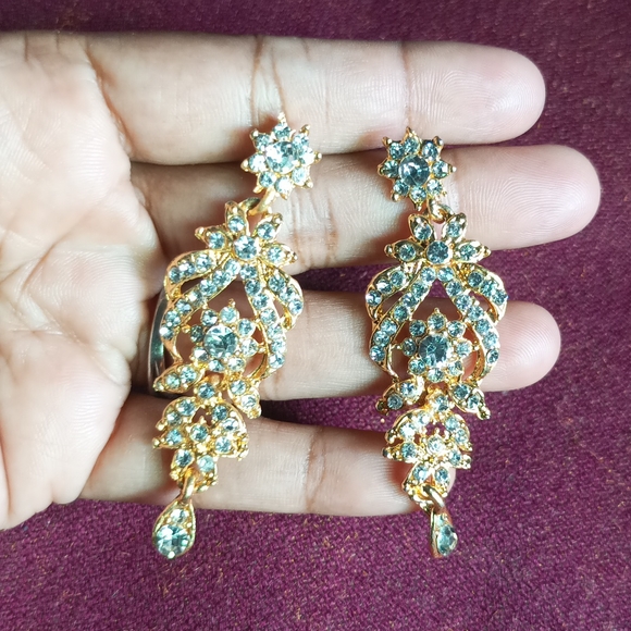 Stone Earrings with Maang Tikka - Picture 3 of 4